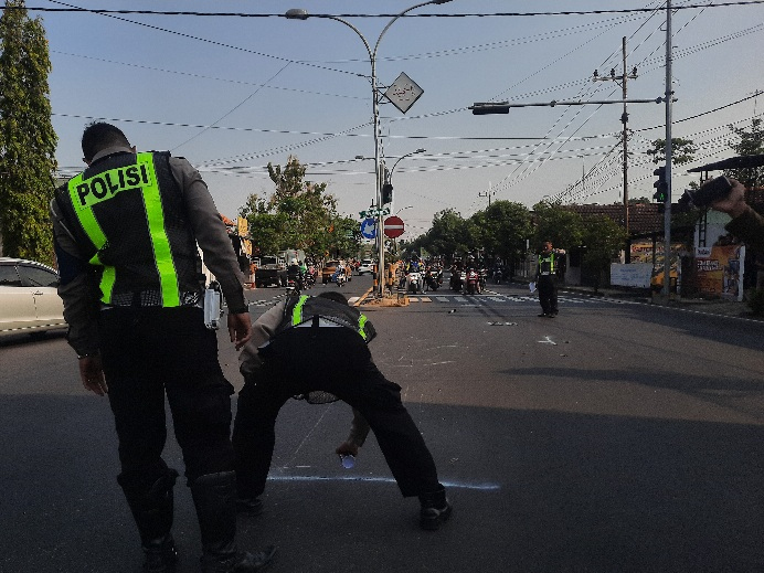 Bu Guru Muda di Tuban Tewas Ditabrak Truk di Lampu&nbsp;Merah