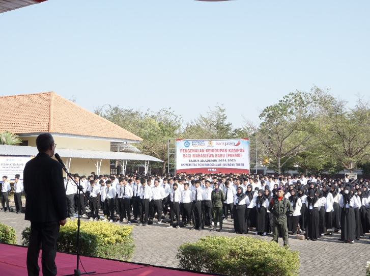 Ratusan Mahasiswa Unirow Tuban Ikuti Kegiatan PKKMB
